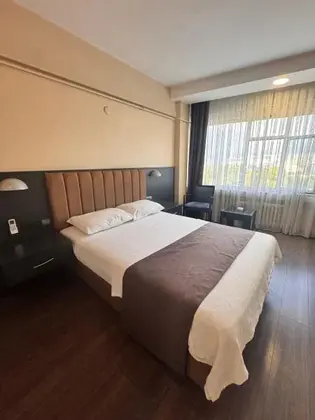 Deniz Manzarali Standard Custom Çift Kişilik Oda
