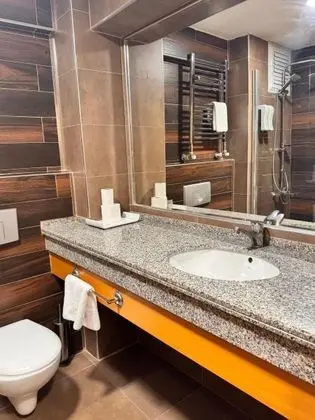 Kara Manzarali Standard Custom 2 Ayrı Yataklı Oda