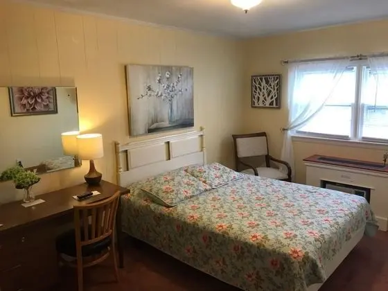 One Queen Bed