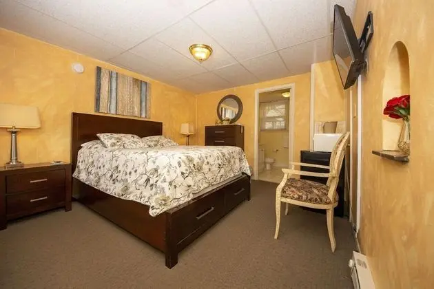 One Queen Bed