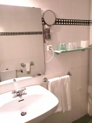 Tek Büyük Yataklı Oda, Zemin Kat