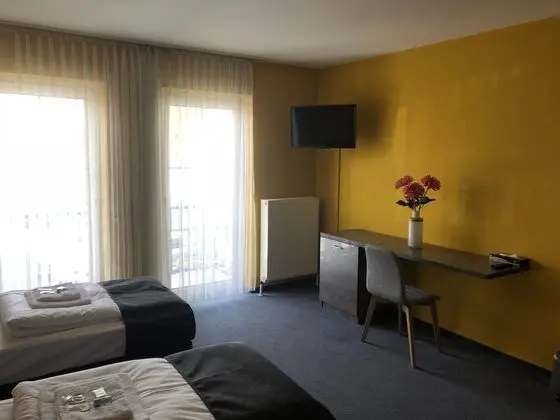 Büyük Yataklı Tek Kişilik Oda