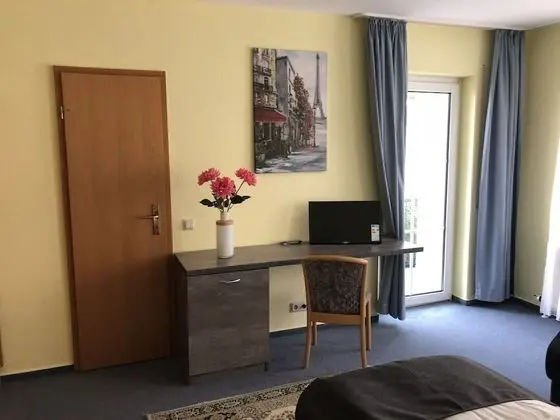 Üç Kişilik Oda