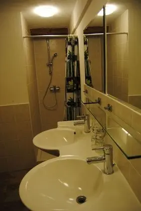 Dört Kişilik Oda, Bahçe Manzaralı, Kule