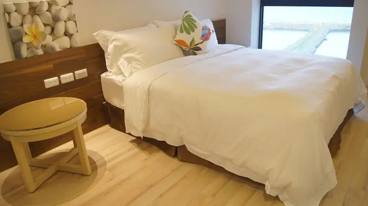 Deluxe Tek Büyük Yataklı Oda, Balkon, Denize Bakan
