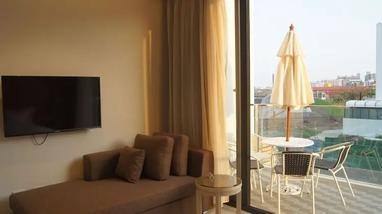 Deluxe Tek Büyük Yataklı Oda, Balkon, Denize Bakan