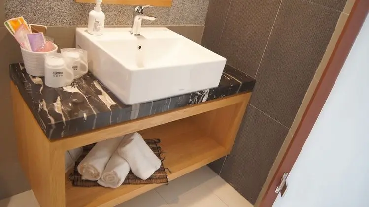 Deluxe Tek Büyük Yataklı Oda, Balkon, Denize Bakan