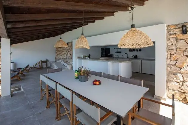 Villa (Six Bedroom Villa with Pool)