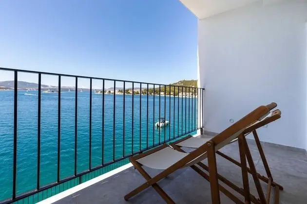 Villa (Six Bedroom Villa with Pool)