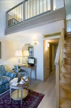 Standard Üç Kişilik Oda, Kısmi Göl Manzaralı (Double/Twin + Sofa bed)