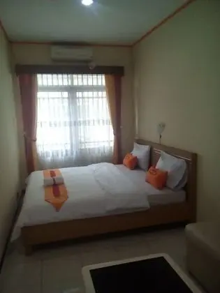 Deluxe Tek Büyük Yataklı Oda (with AC)