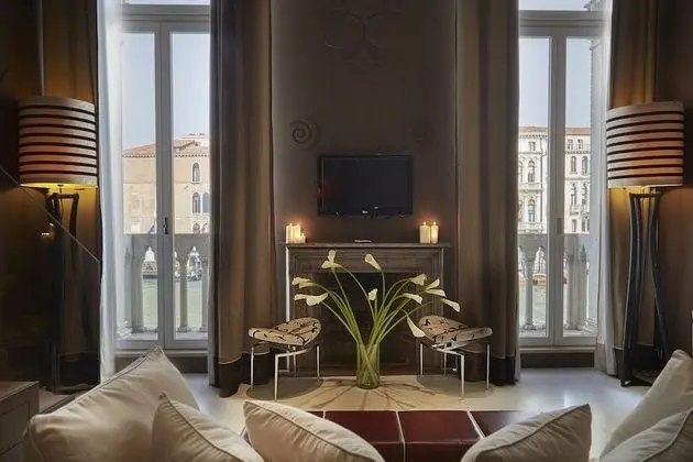 Superior Süit, Kanal Manzaralı (Bilevel, Grand)