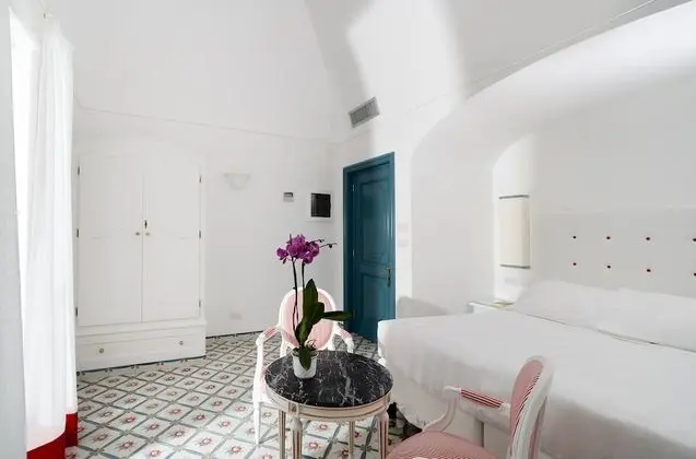 Deluxe Tek Büyük Yataklı Oda, Teras, Kısmi Deniz Manzaralı