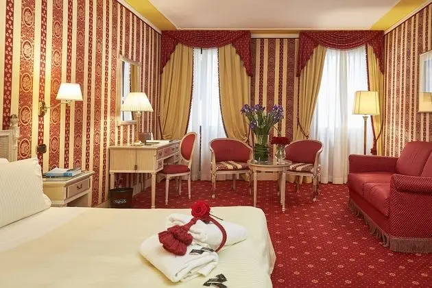 Junior Süit, Sıcak Su Küveti