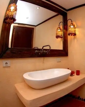 Design Tek Büyük Yataklı Oda, Banyolu/Duşlu