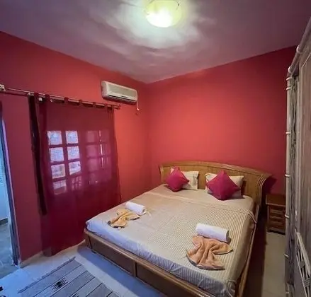Design Tek Büyük Yataklı Oda, Banyolu/Duşlu