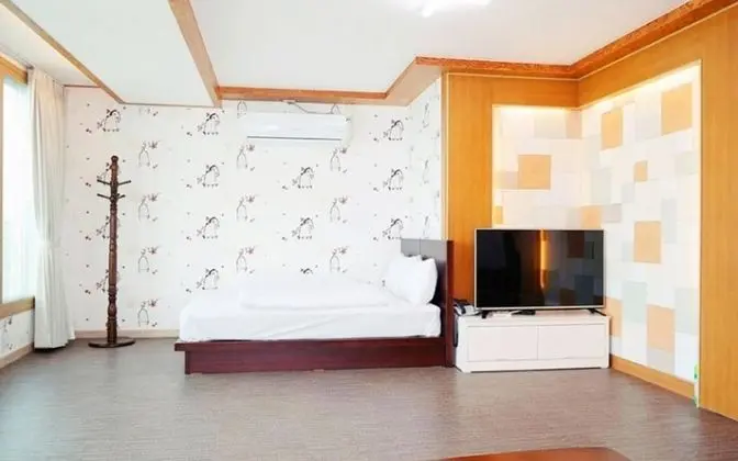Oda (Building 1 Room 102 (Salt Water Hot S)