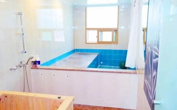 Oda (Building 1 Room 102 (Salt Water Hot S)