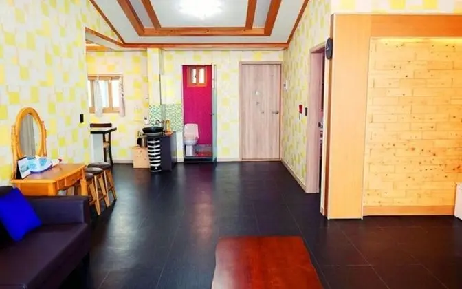Oda (Building 1 Room 201 (seawater pool hi)