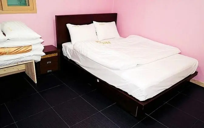 Oda (Building 1 Room 201 (seawater pool hi)