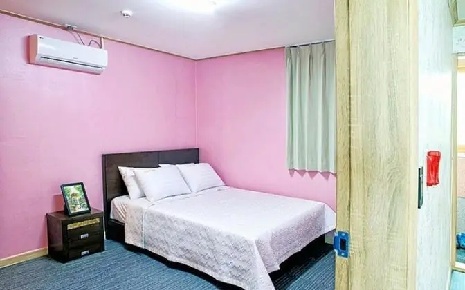 Oda (Building 2 Room 102 (Salt Water Hot S)