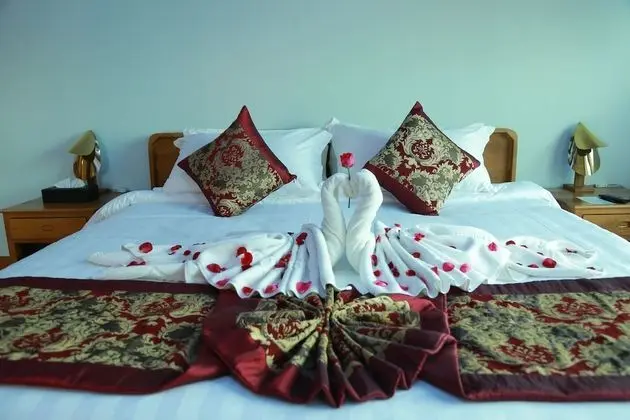 Deluxe Tek Büyük Yataklı Oda, 1 Çift Kişilik Yatak, Havuz Manzaralı, Köşe