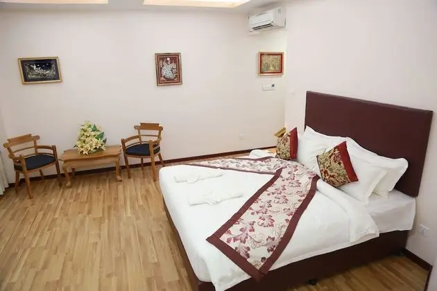 Deluxe Tek Büyük Yataklı Oda, 1 Çift Kişilik Yatak, Havuz Manzaralı, Köşe