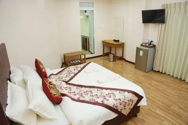 Deluxe Tek Büyük Yataklı Oda, 1 Çift Kişilik Yatak, Havuz Manzaralı, Köşe