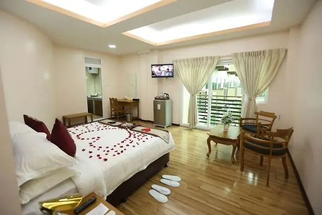 Deluxe Tek Büyük Yataklı Oda, 1 Çift Kişilik Yatak, Havuz Manzaralı, Köşe