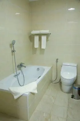 Deluxe Tek Büyük Yataklı Oda, 1 Çift Kişilik Yatak, Havuz Manzaralı, Köşe