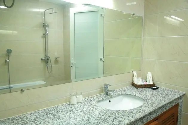 Deluxe Tek Büyük Yataklı Oda, 1 Çift Kişilik Yatak, Havuz Manzaralı, Köşe