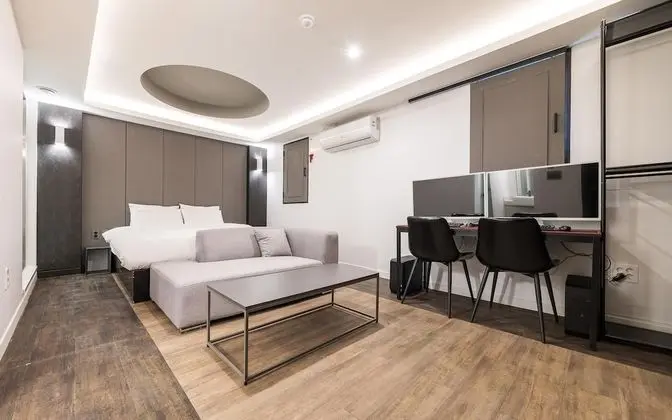 Oda (Premium A Couple PC (Netflix/YouTube )