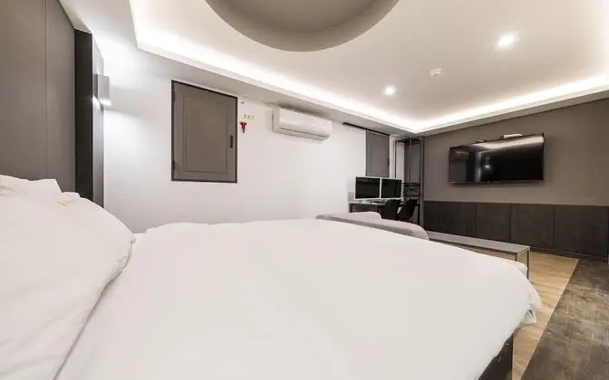 Oda (Premium A Couple PC (Netflix/YouTube )