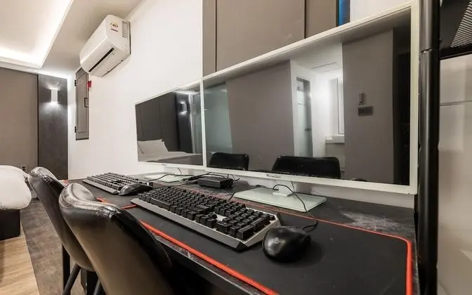 Oda (Premium A Couple PC (Netflix/YouTube )