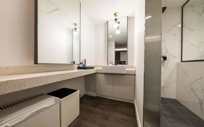 Oda (Premium A Couple PC (Netflix/YouTube )