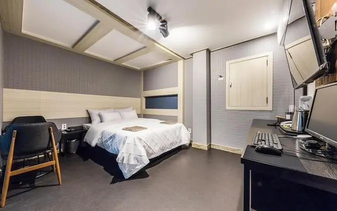 Oda (Night room-semi-private room (until 3)