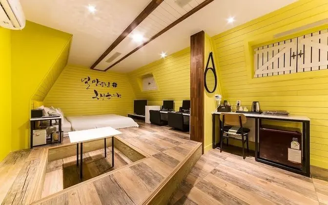 Oda (Deluxe Room B (NETFLIX available))
