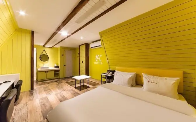 Oda (Deluxe Room B (NETFLIX available))