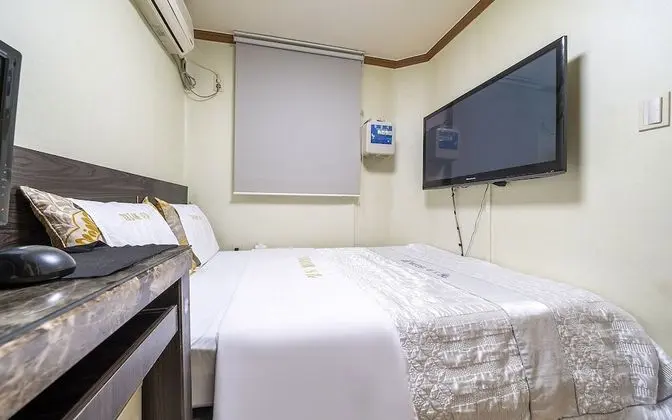Oda (Mini room (NETFLX available/no more t)