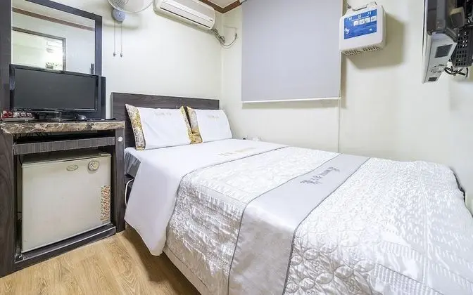 Oda (Mini room (NETFLX available/no more t)