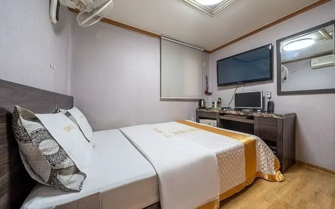 Oda (Semi-private room (Parking available )