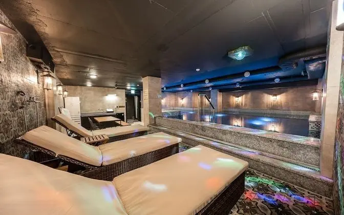 Oda (President Room (Call for Booking Pool)