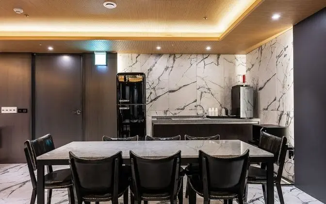 Oda (President Room (Call for Booking Pool)