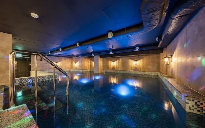 Oda (President Room (Call for Booking Pool)
