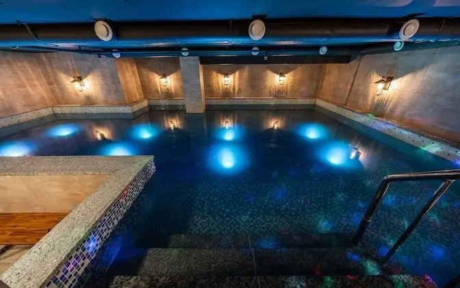 Oda (President Room (Call for Booking Pool)