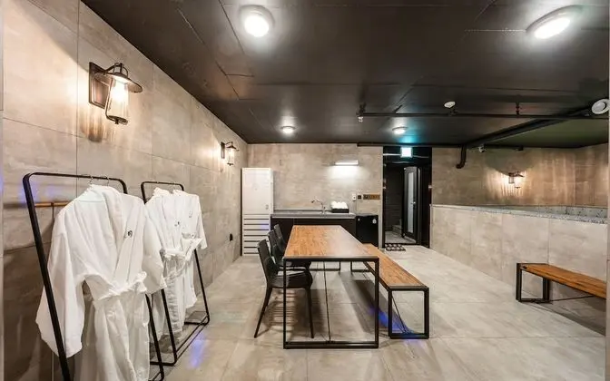 Oda (President Room (Call for Booking Pool)