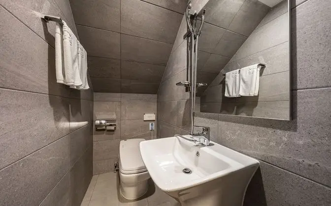 Oda (President Room (Call for Booking Pool)