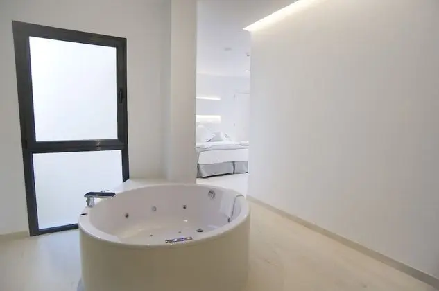 Deluxe Tek Büyük Yataklı Oda, 1 En Büyük (King) Boy Yatak, Sıcak Su Havuzu, Avlu Manzaralı