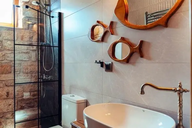 Şömineli Standart Oda, Havuz veya Bahçe Manzaralı, Balkonlu