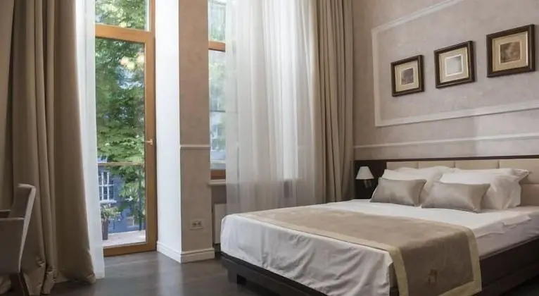 Tek Büyük Yataklı Oda, Balkon